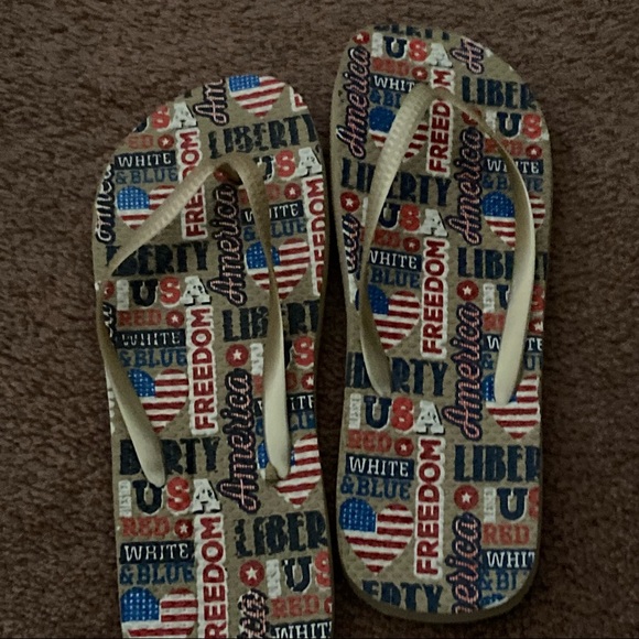 🎁Two pair of patriotic flip flops for women size LG - Picture 2 of 2